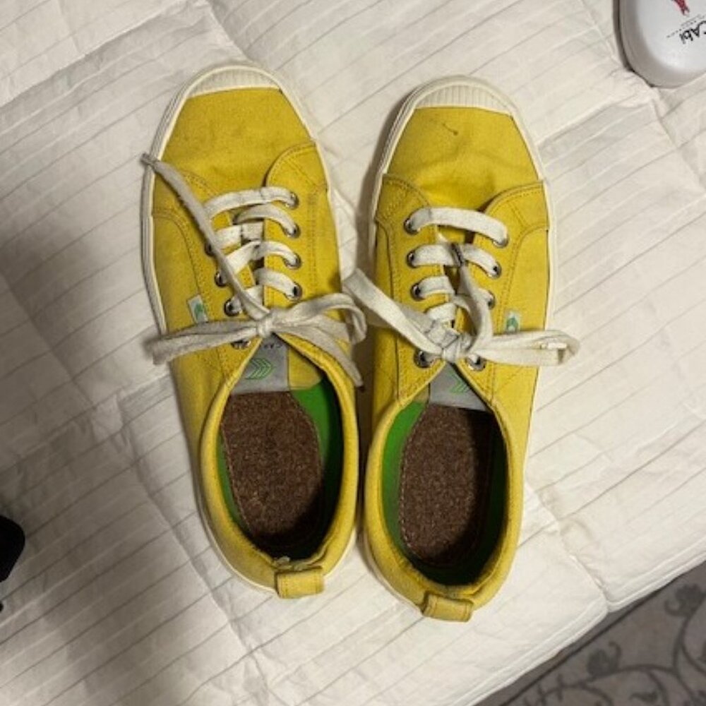 Cariuma Classic Yellow Canvas Sneaker Women's Size 9